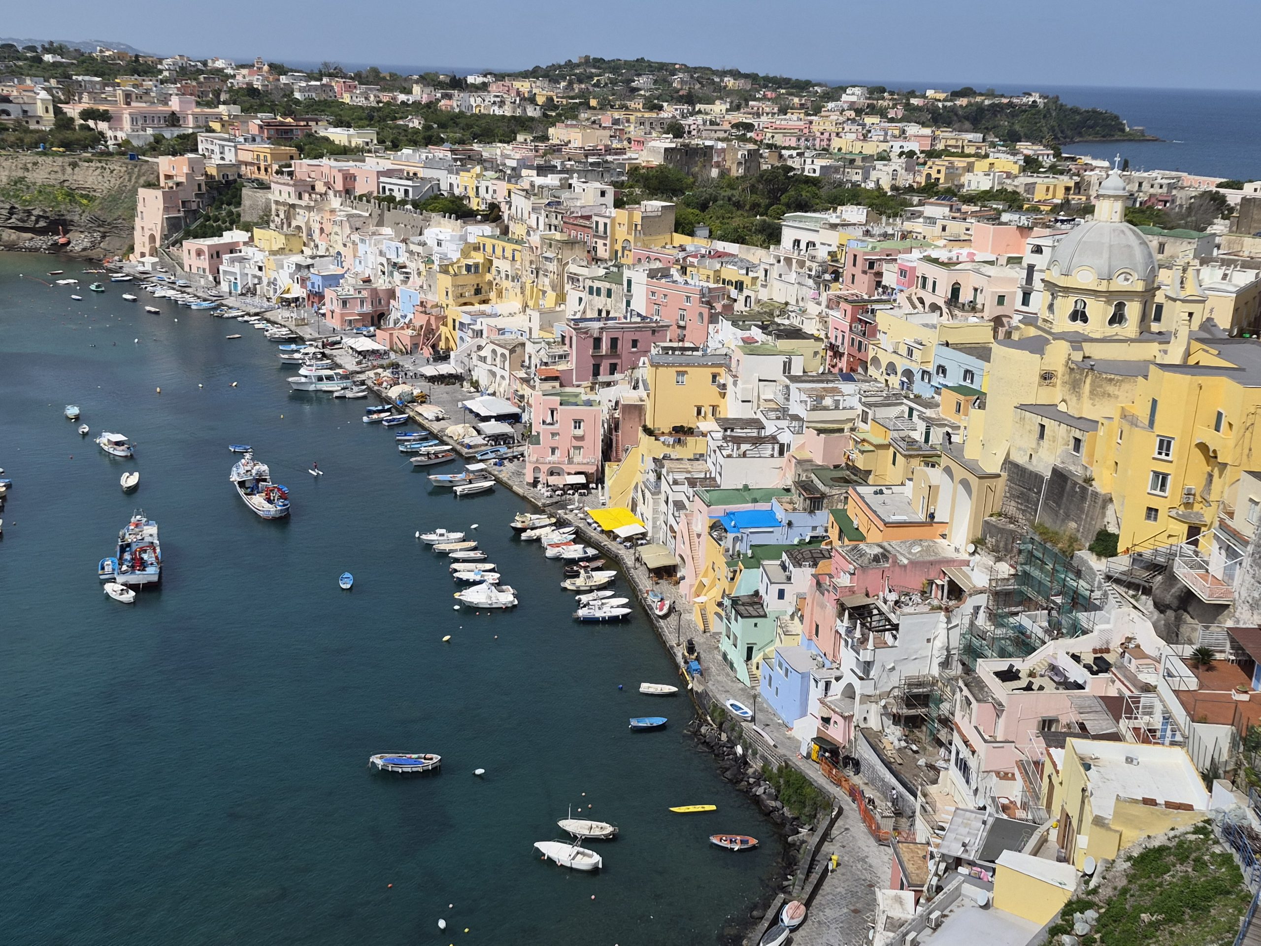 Ruelles de Procida, façades colorées, île de Procida, Italie